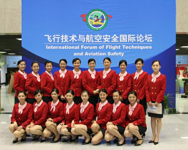 中专空中乘务专业学校那个好