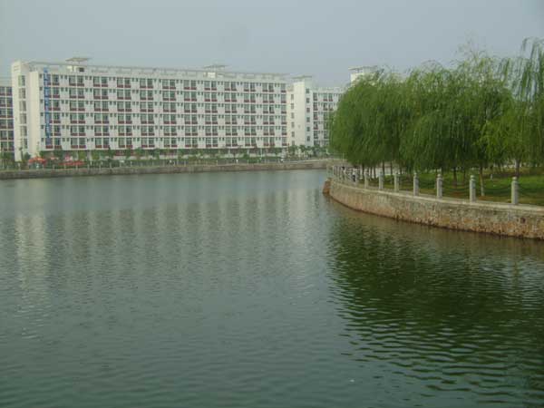 学生公寓.jpg