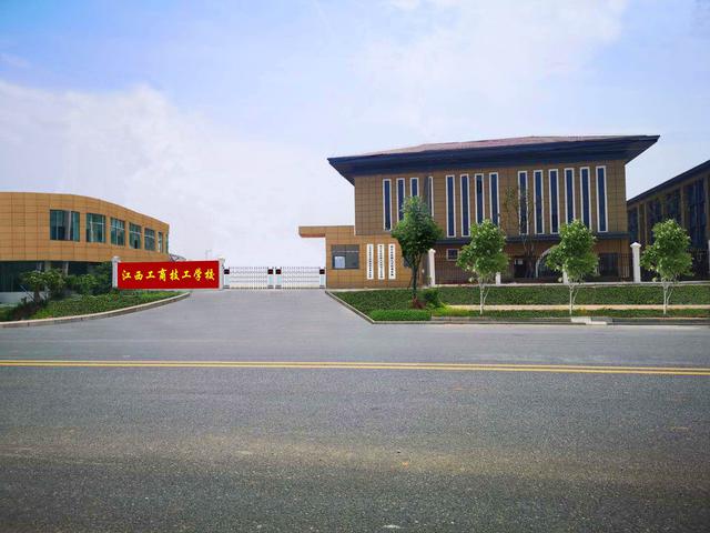 学校大门_已压缩.jpg